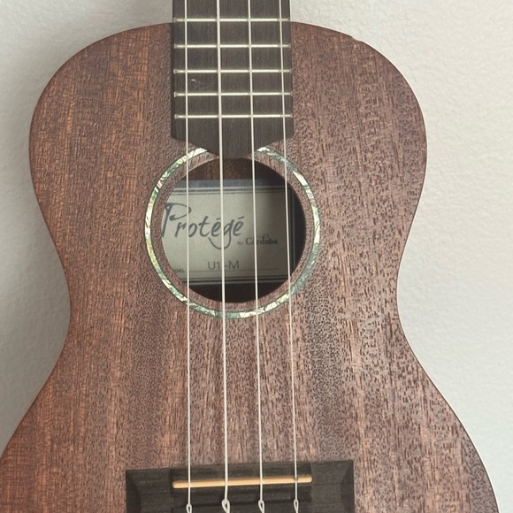 Brown Concert Ukulele - Picture 4 of 6